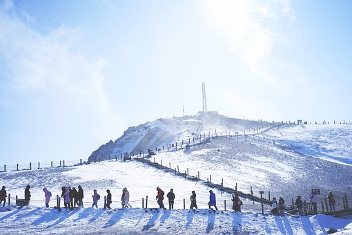 哈尔滨俄罗斯小镇冬捕亚布力滑雪雪乡赏雪威虎寨双飞6日游