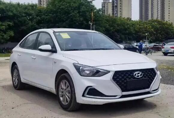 现代 悦动 轿车 5座