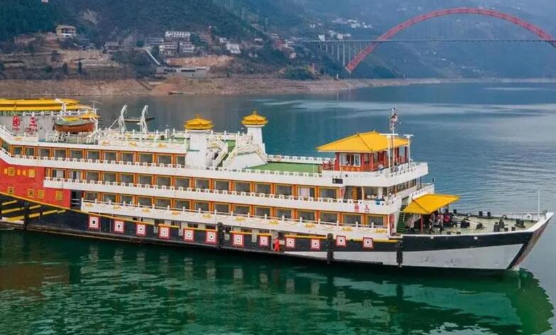 皇家三国号2天-三峡皇家四星游轮(乘仿古战船游轮,体验浓郁的三国文化气息)