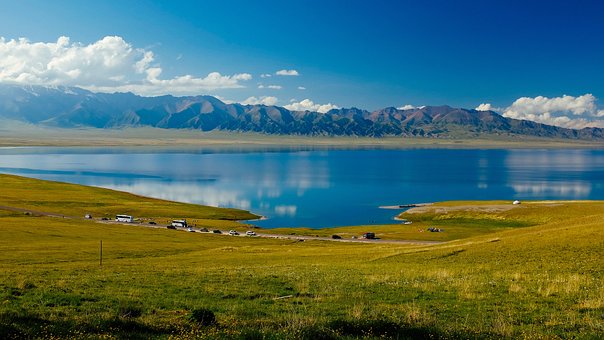 新疆吐鲁番沙漠胡杨喀纳斯湖禾木五彩滩可可托海双飞8日游